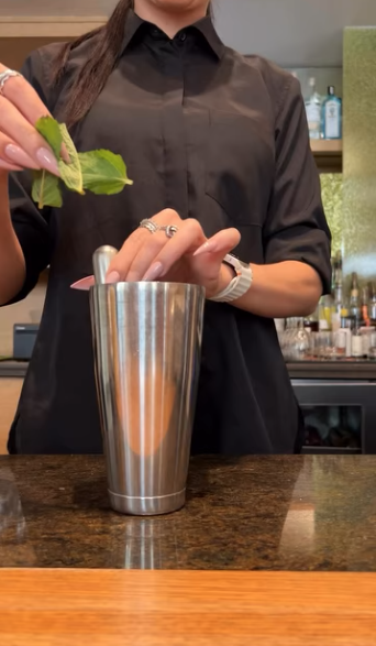 Cool Down This Summer with Prasino’s Cucumber Blossom Mocktail Cool Down This Summer with Prasino’s Cucumber Blossom Mocktail
